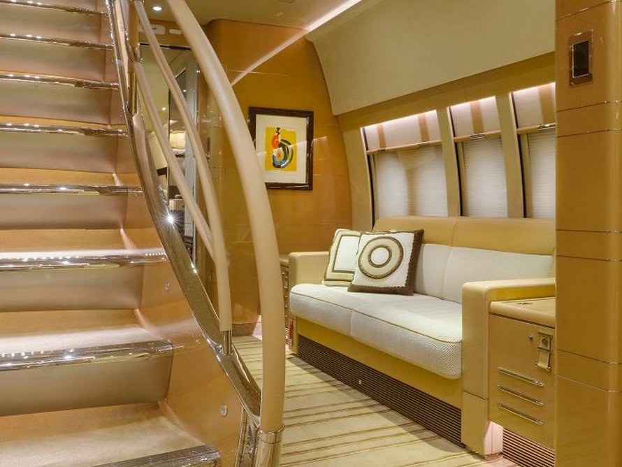 25 photos du plus grand jet privé au monde qui ressemble à un manoir volant