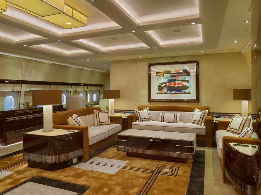 25 photos du plus grand jet privé au monde qui ressemble à un manoir volant