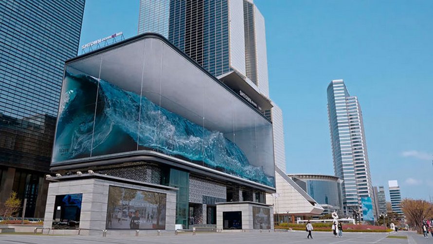Cette vague massive déferlant dans un « aquarium » à Séoul est la plus grande illusion anamorphique du monde