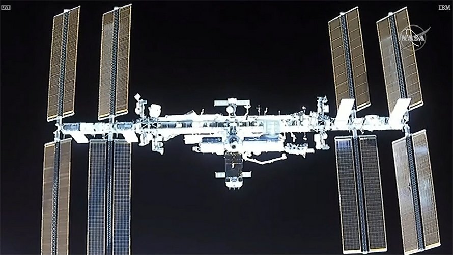 Le vaisseau spatial de SpaceX transportant des astronautes s’est amarré avec succès à la Station spatiale internationale