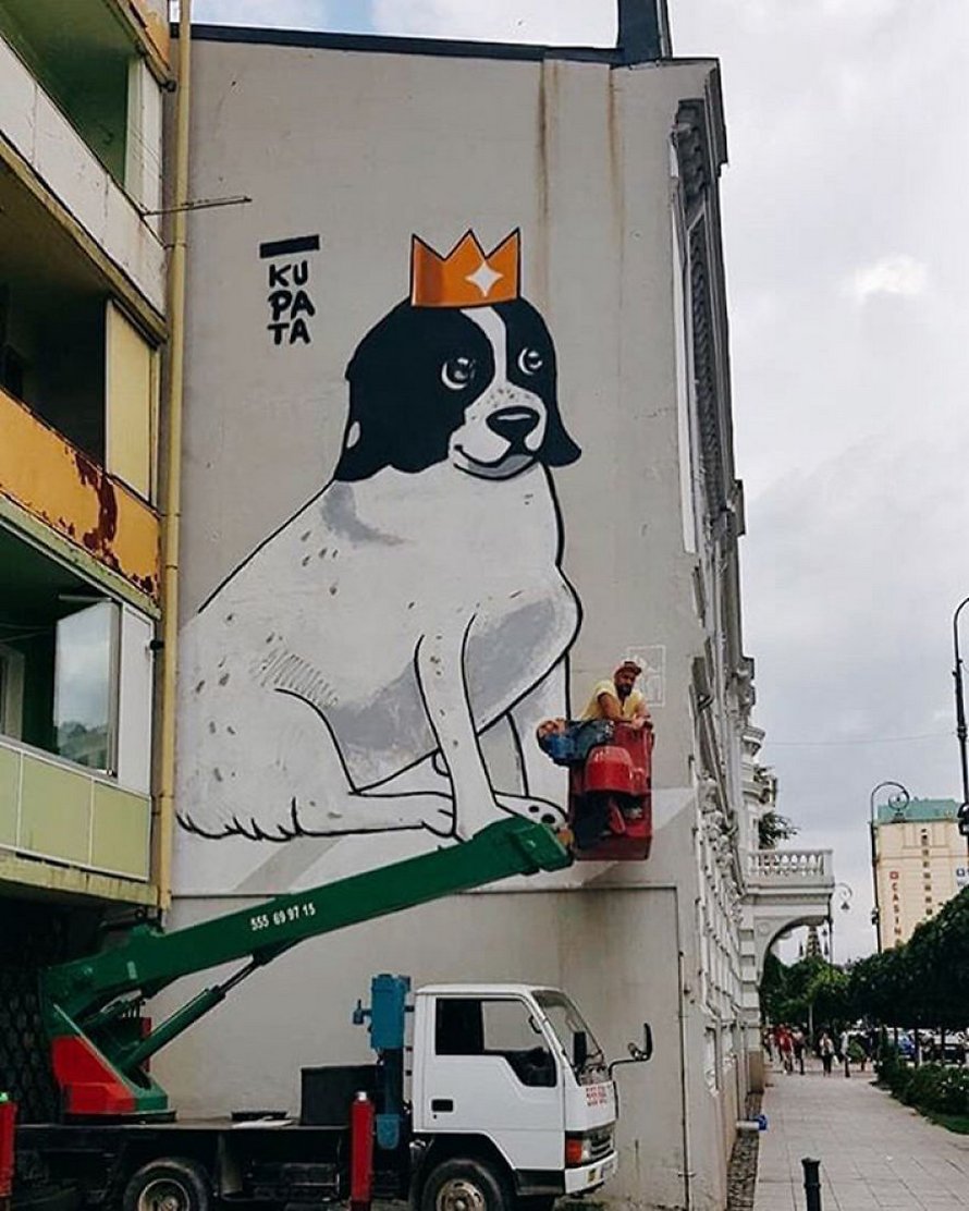Ce chien vient ici tous les jours et aide les enfants de maternelle à traverser la rue en toute sécurité