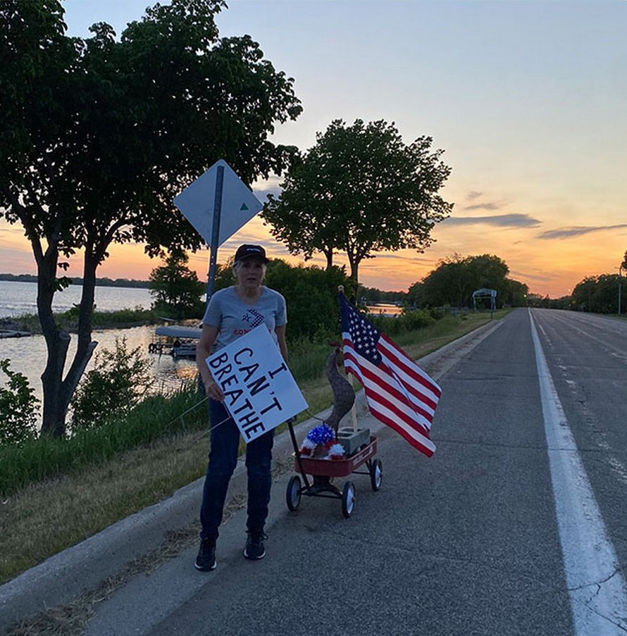 Ces photos de manifestants solitaires sont devenues virales pour montrer qu’aucune voix n’est trop petite