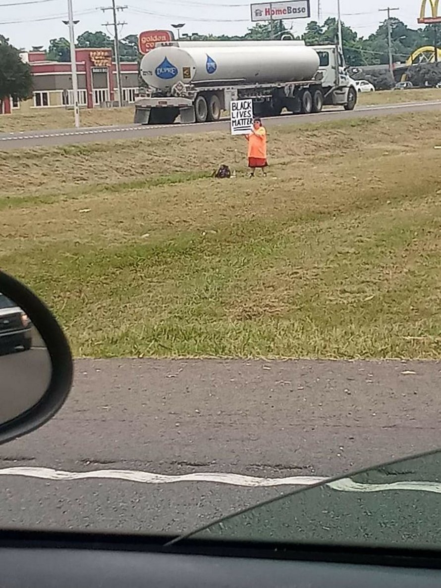 Ces photos de manifestants solitaires sont devenues virales pour montrer qu’aucune voix n’est trop petite