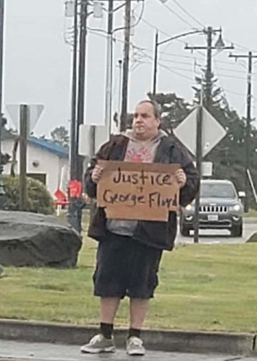 Ces photos de manifestants solitaires sont devenues virales pour montrer qu’aucune voix n’est trop petite