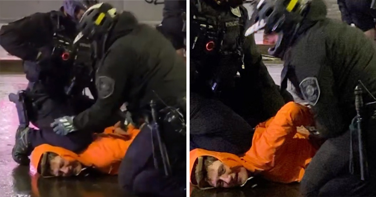 Un policier enlève le genou d’un collègue du cou d’un homme lors d’une manifestation contre le meurtre de George Floyd