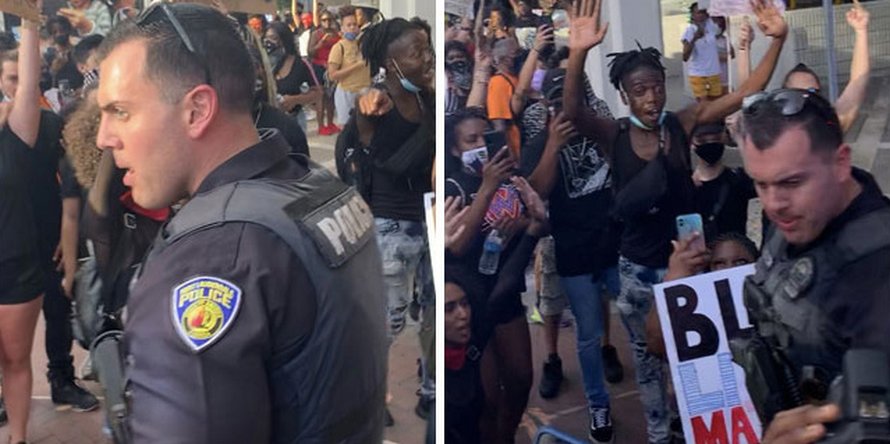 Après qu’un policier ait poussé une femme agenouillée, une policière noire l’a défendue