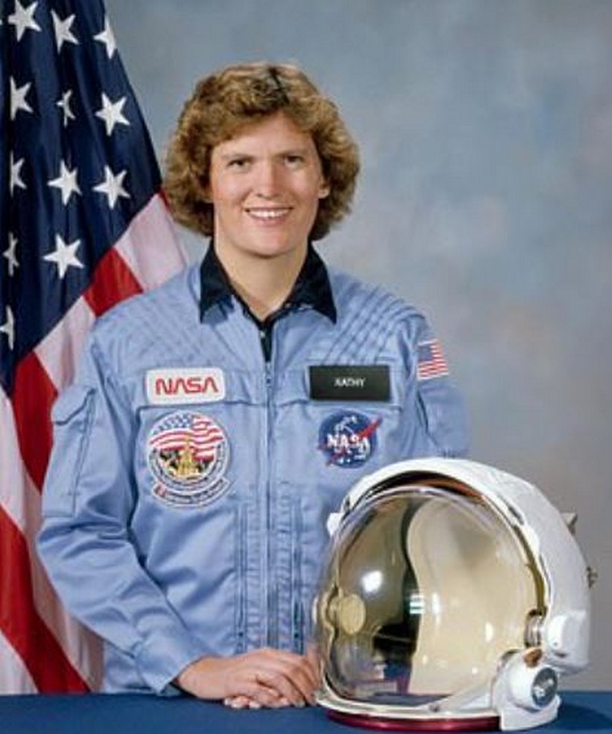 Une ancienne astronaute de la NASA devient la première femme à plonger au point le plus profond de la Terre