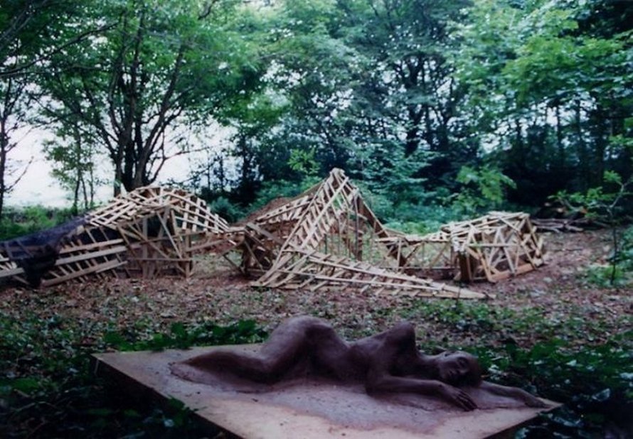 Une sculpture vivante époustouflante dans les jardins perdus de Heligan change d’apparence au fil des saisons