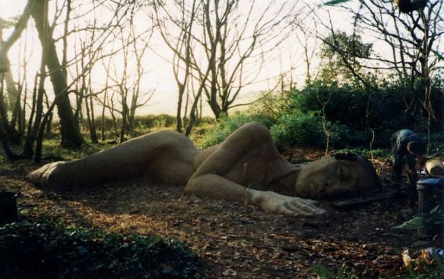 Une sculpture vivante époustouflante dans les jardins perdus de Heligan change d’apparence au fil des saisons