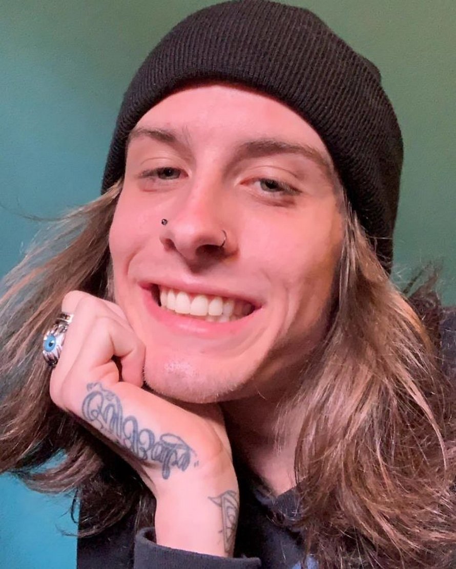 Un homme partage des photos avant et 745 jours après avoir arrêté la drogue et sa transformation est spectaculaire