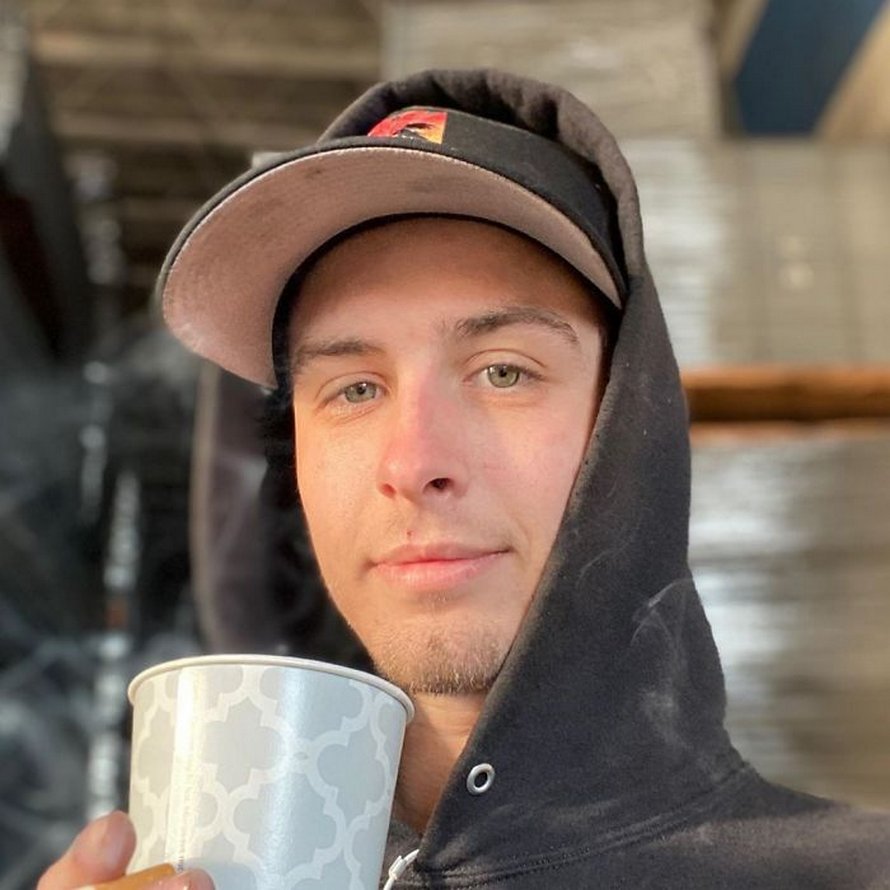 Un homme partage des photos avant et 745 jours après avoir arrêté la drogue et sa transformation est spectaculaire