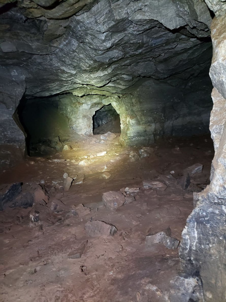 Un énorme trou s’est ouvert dans le Dakota du Sud, alors des gens y ont pénétré pour enquêter et les photos sont devenues virales