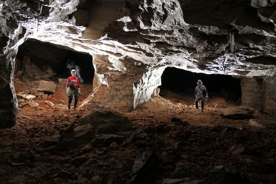Un énorme trou s’est ouvert dans le Dakota du Sud, alors des gens y ont pénétré pour enquêter et les photos sont devenues virales
