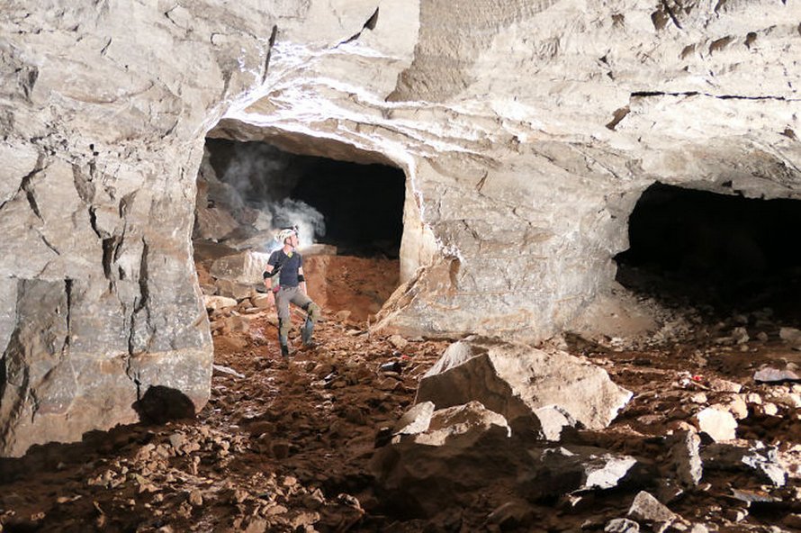 Un énorme trou s’est ouvert dans le Dakota du Sud, alors des gens y ont pénétré pour enquêter et les photos sont devenues virales