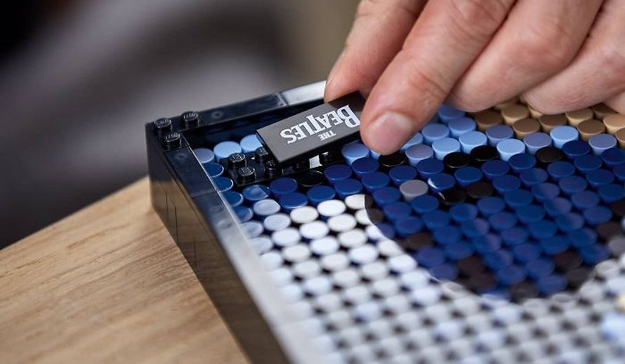 LEGO lance des affiches à assembler avec leur propre bande-son