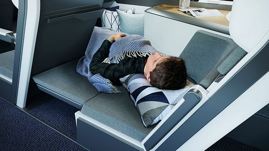 Cette nouvelle conception de sièges d’avion permet aux passagers de la classe économique de se coucher
