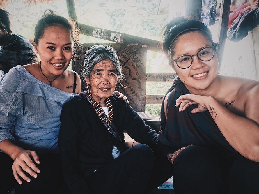 Cette femme de 103 ans est la dernière Philippine à avoir préservé l’ancienne tradition du tatouage