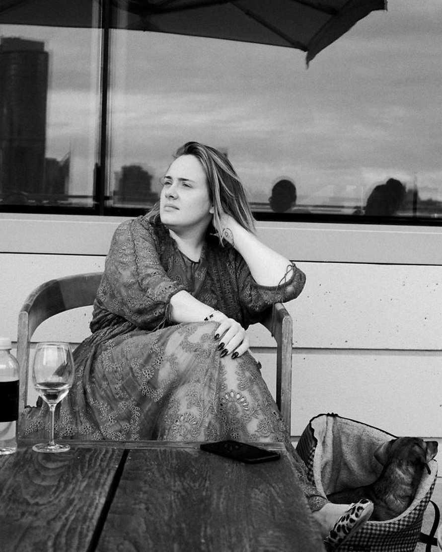 Adele est méconnaissable après une spectaculaire perte de poids de 45 kilos