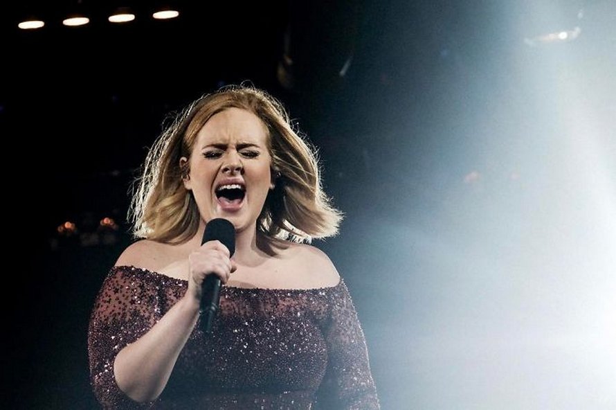 Adele est méconnaissable après une spectaculaire perte de poids de 45 kilos