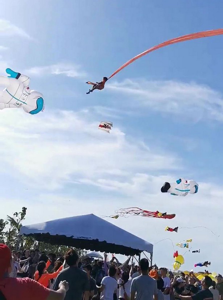 Une petite fille de 3 ans est soulevée à 30 mètres dans les airs par un cerf-volant