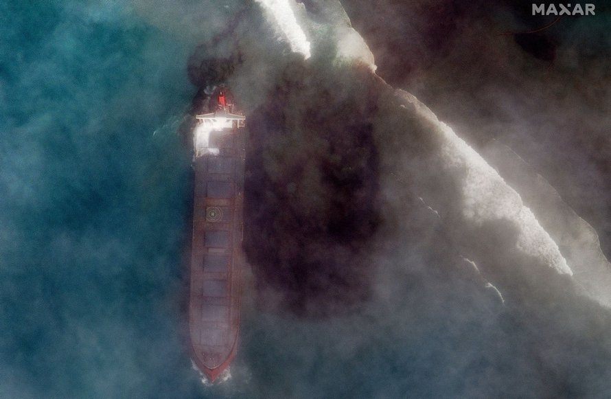 L’île Maurice déclare une urgence environnementale après le déversement massif de pétrole d’un pétrolier échoué