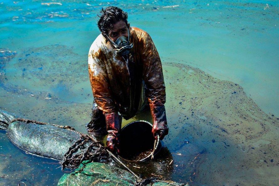 L’île Maurice déclare une urgence environnementale après le déversement massif de pétrole d’un pétrolier échoué