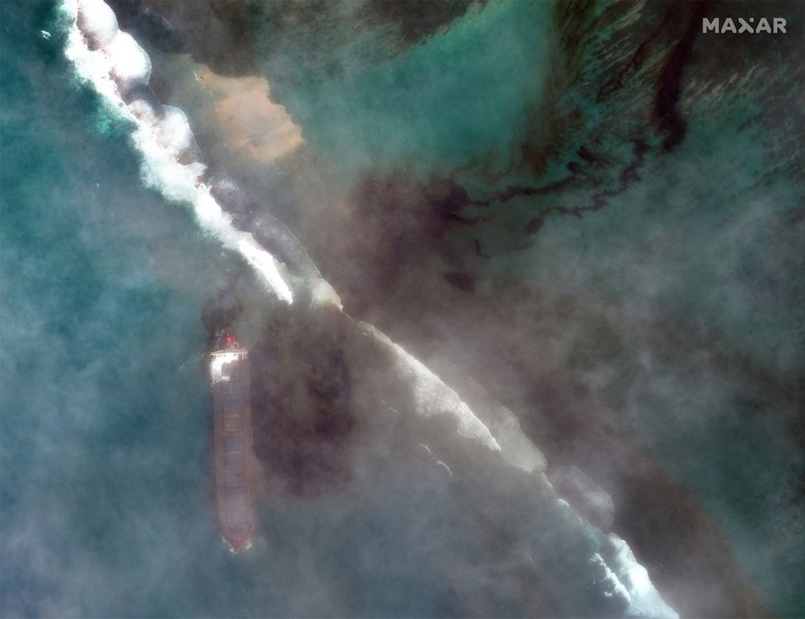 L’île Maurice déclare une urgence environnementale après le déversement massif de pétrole d’un pétrolier échoué
