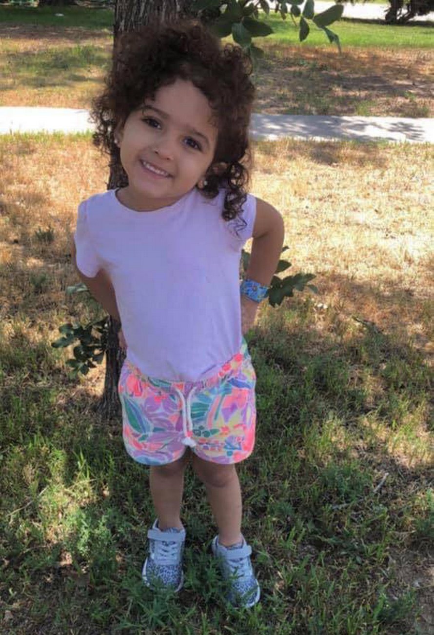 Une mère en deuil croit avoir vu sa fille morte de 2 ans visitant sa propre tombe