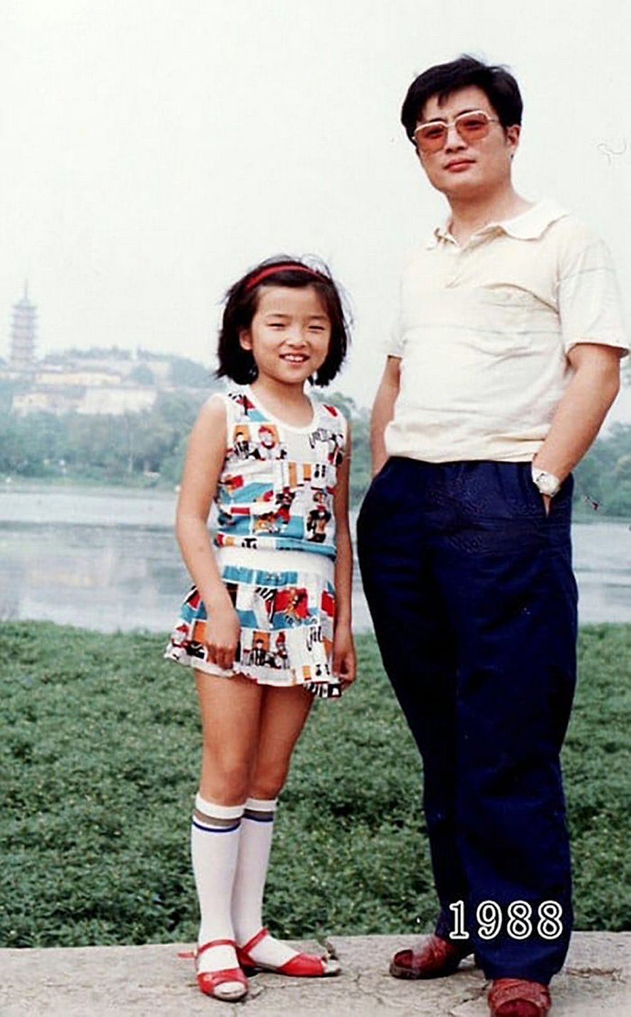 Ce père et sa fille prennent des photos annuelles au même endroit depuis 40 ans et les photos montrent à quel point le temps passe vite