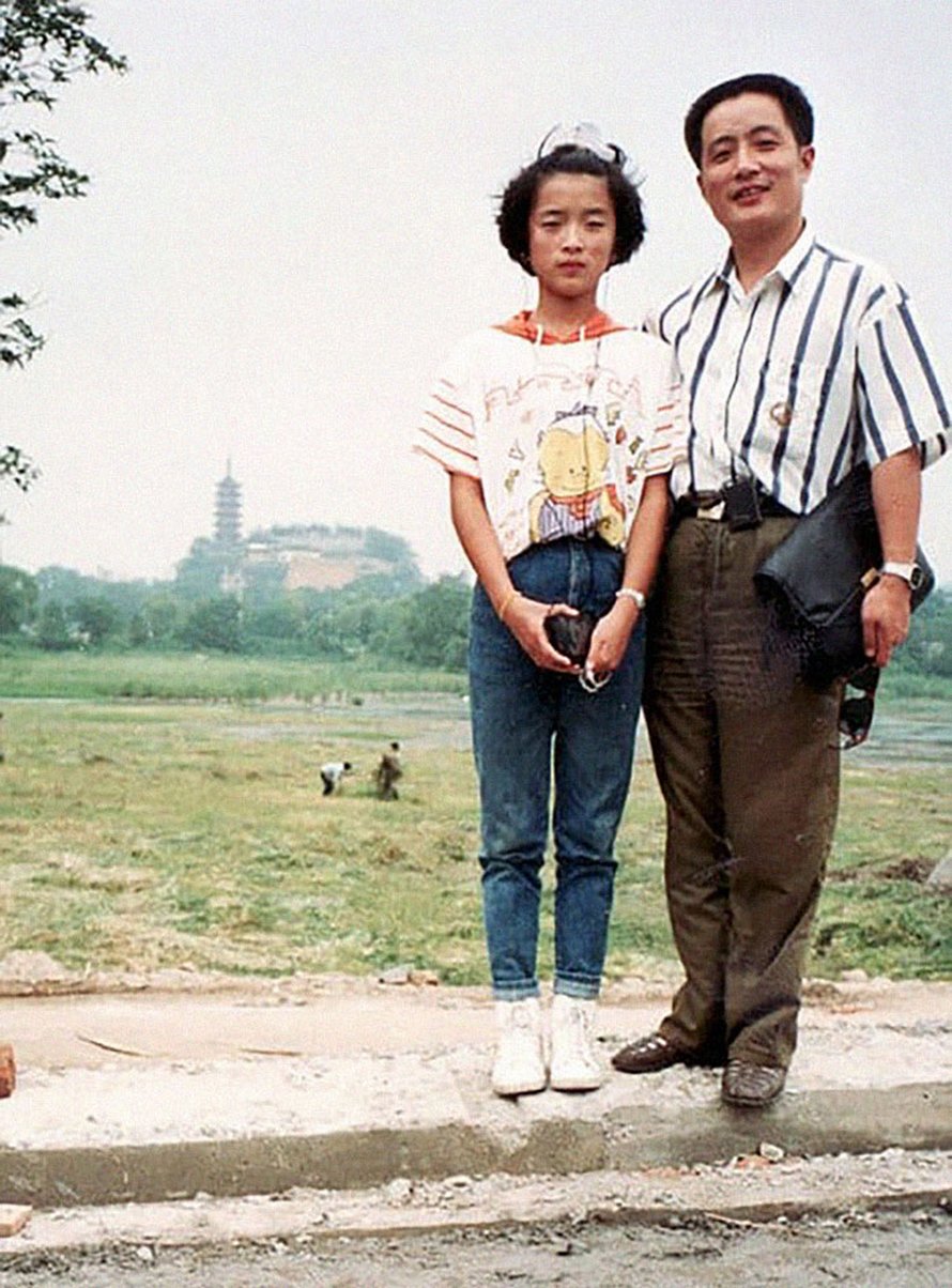 Ce père et sa fille prennent des photos annuelles au même endroit depuis 40 ans et les photos montrent à quel point le temps passe vite