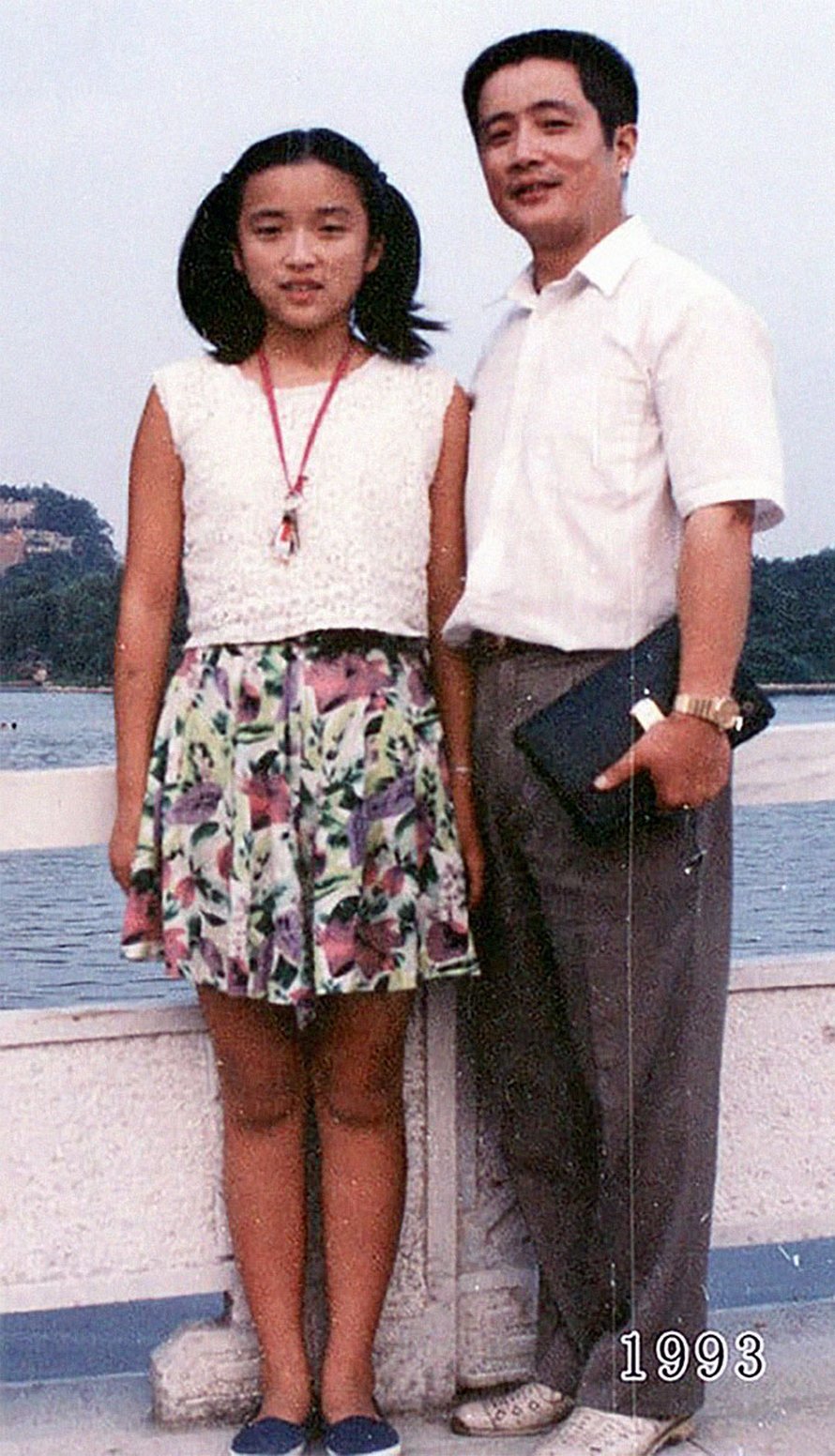 Ce père et sa fille prennent des photos annuelles au même endroit depuis 40 ans et les photos montrent à quel point le temps passe vite
