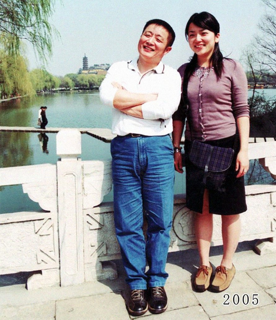 Ce père et sa fille prennent des photos annuelles au même endroit depuis 40 ans et les photos montrent à quel point le temps passe vite