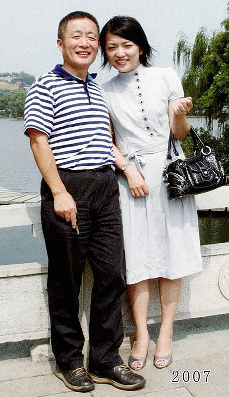 Ce père et sa fille prennent des photos annuelles au même endroit depuis 40 ans et les photos montrent à quel point le temps passe vite