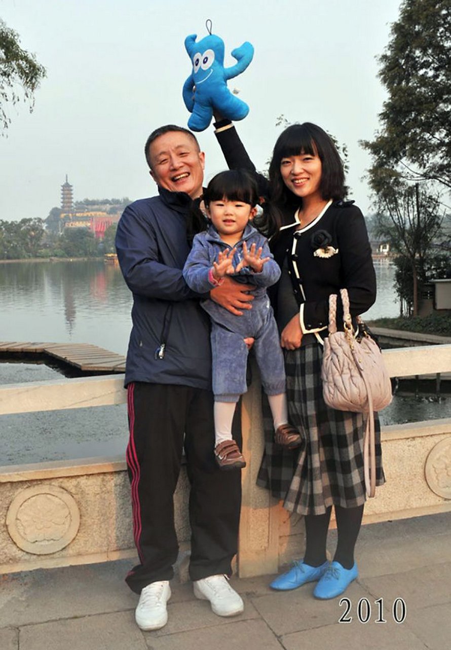 Ce père et sa fille prennent des photos annuelles au même endroit depuis 40 ans et les photos montrent à quel point le temps passe vite