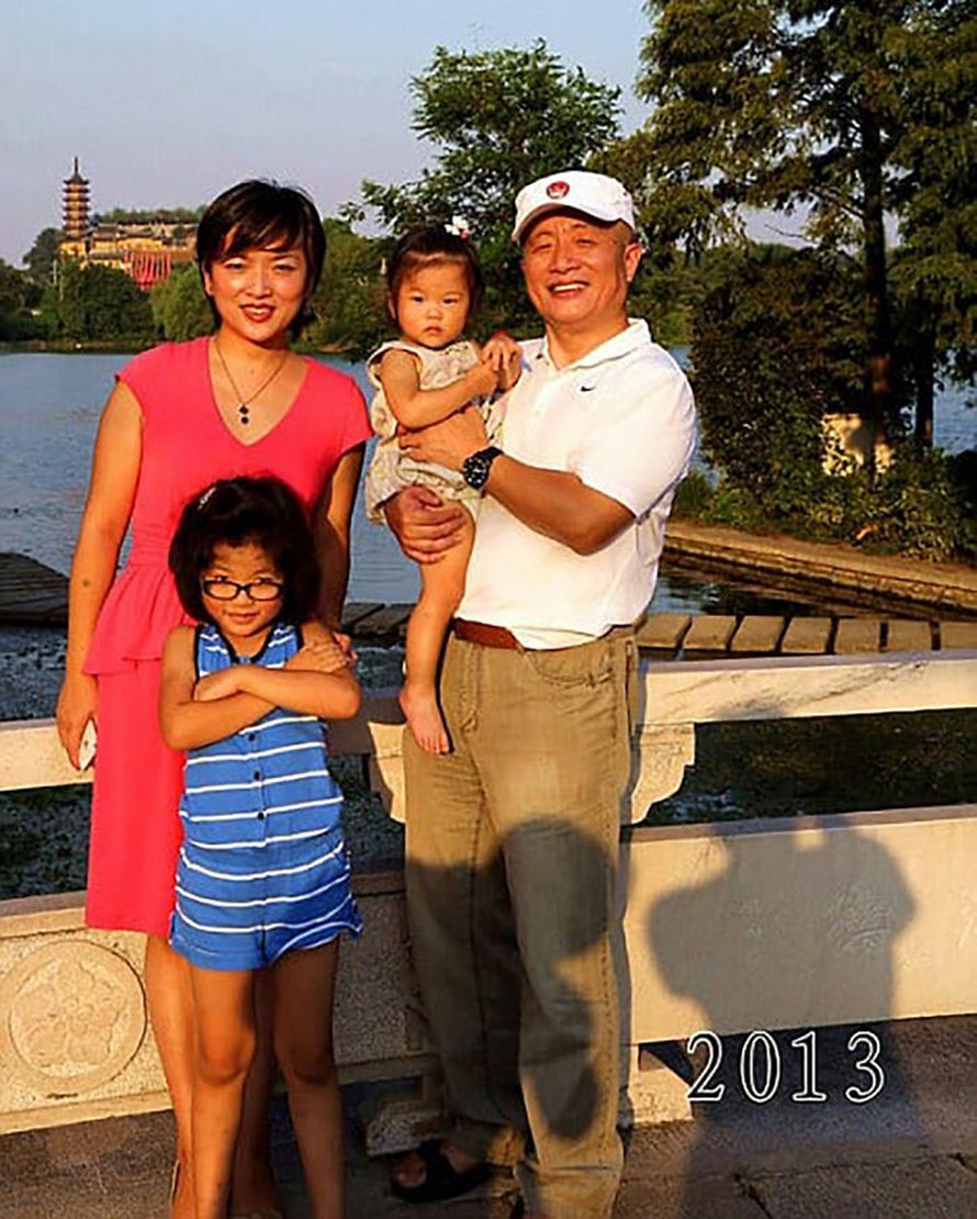 Ce père et sa fille prennent des photos annuelles au même endroit depuis 40 ans et les photos montrent à quel point le temps passe vite