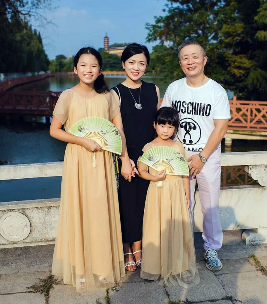 Ce père et sa fille prennent des photos annuelles au même endroit depuis 40 ans et les photos montrent à quel point le temps passe vite