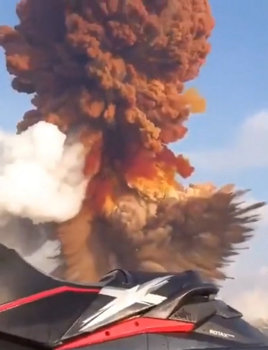 Un pilote de jet ski filme l’explosion de Beyrouth sous un angle différent