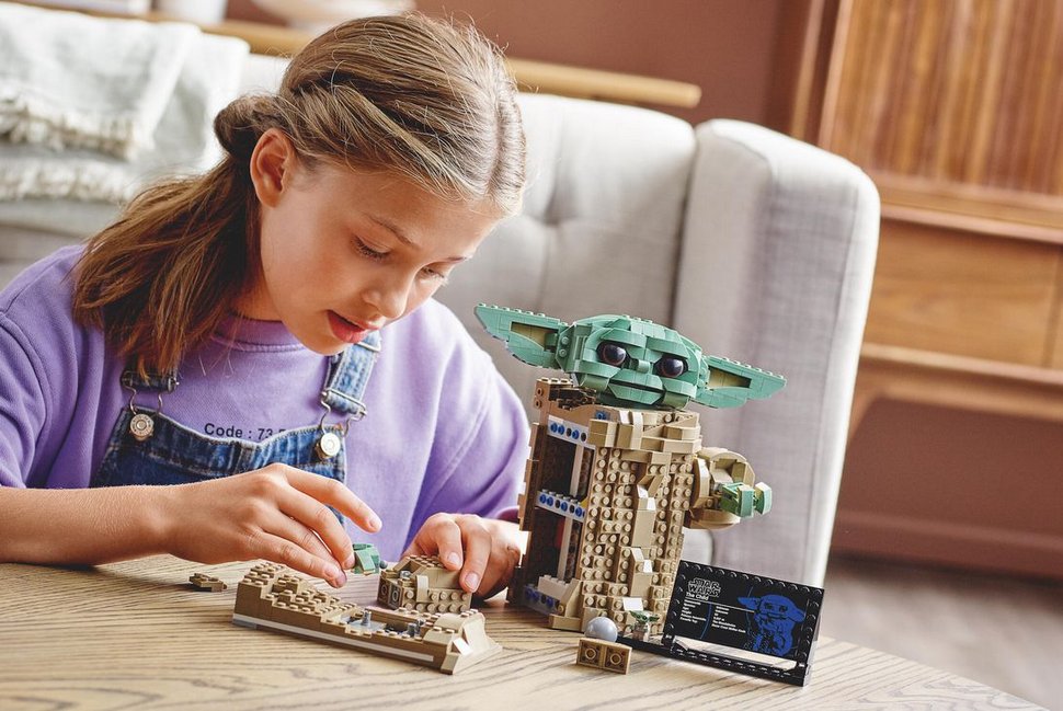 LEGO lance un ensemble Bébé Yoda de 1 073 pièces