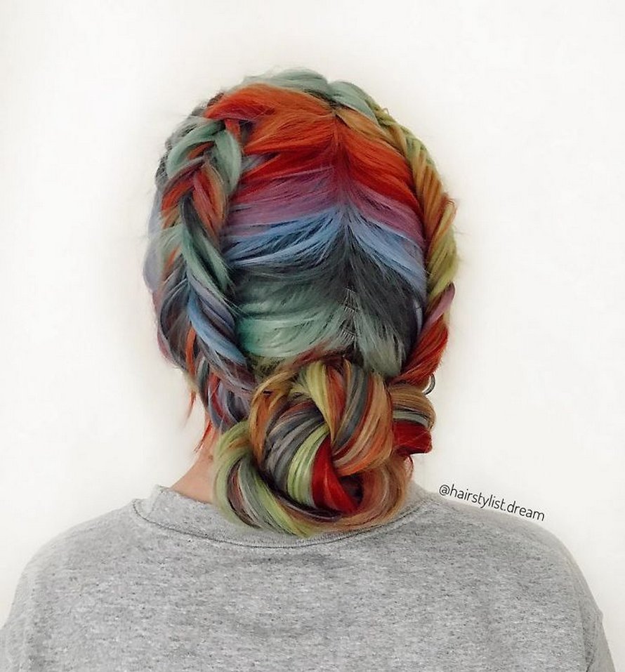 Cette adolescente allemande crée des coiffures complexes et voici ses 22 plus belles créations