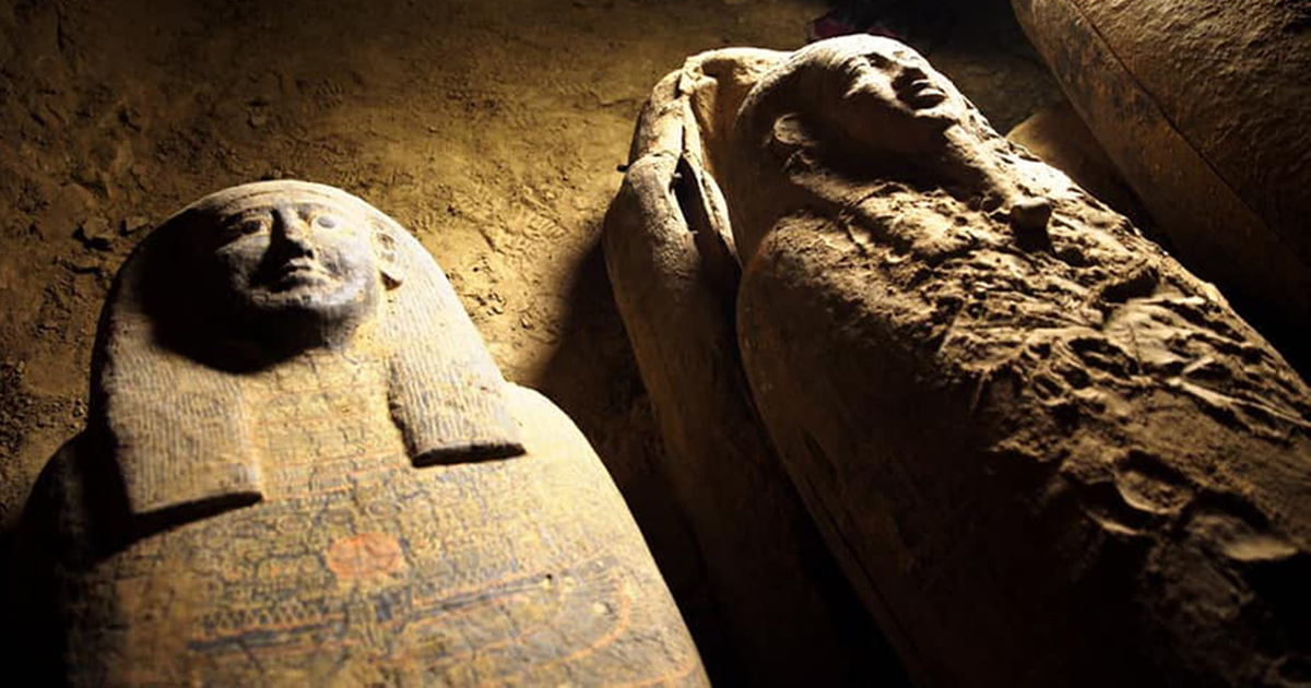 13 cercueils de 2 500 ans complètement scellés découverts en Égypte