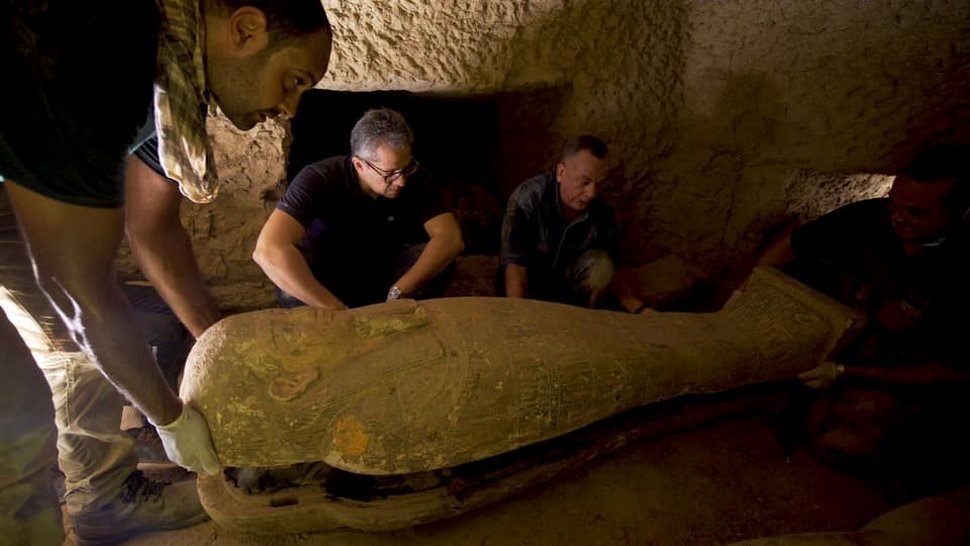 13 cercueils de 2 500 ans complètement scellés découverts en Égypte