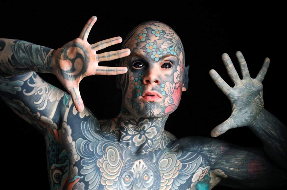Cet enseignant n’est plus autorisé à enseigner en maternelle après s’être fait tatouer les yeux