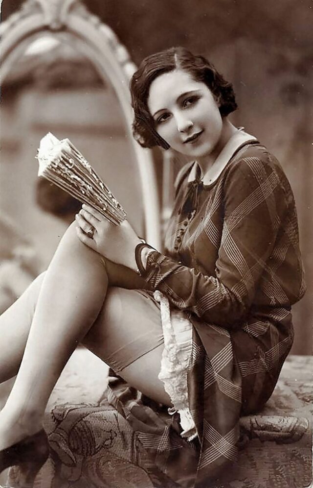 22 femmes photographiées il y a 100 ans pour des cartes postales