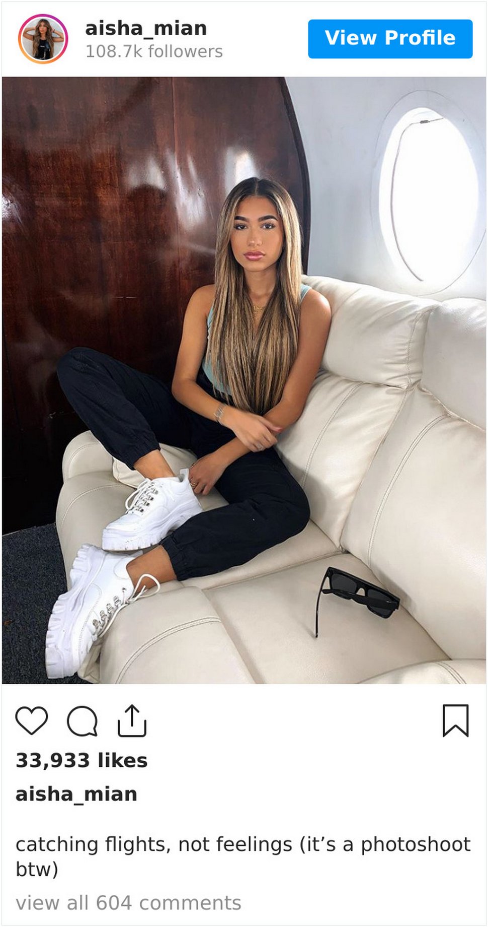 Des influenceurs utilisent des décors de studio pour donner l’impression qu’ils volent en jet privé et voici 6 exemples