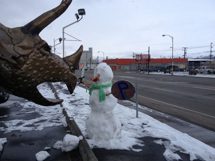 Ces gens ont fait des poses originales et farfelues avec des statues