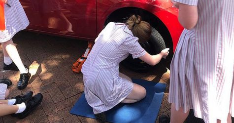 Une école de Sydney offre aux filles de 11e année des cours d’entretien automobile