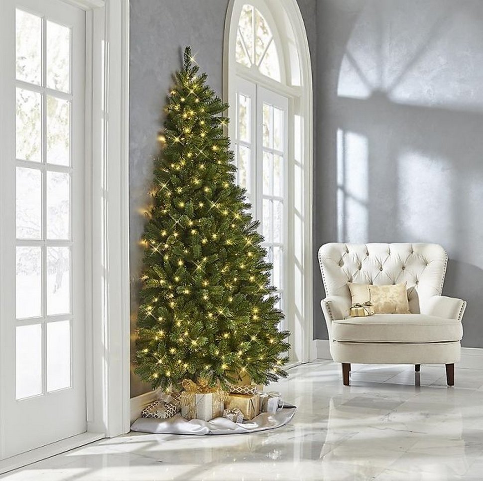 Vous pouvez maintenant acheter un demi-arbre de Noël si vous détestez décorer l’arrière et souhaitez économiser de l’espace