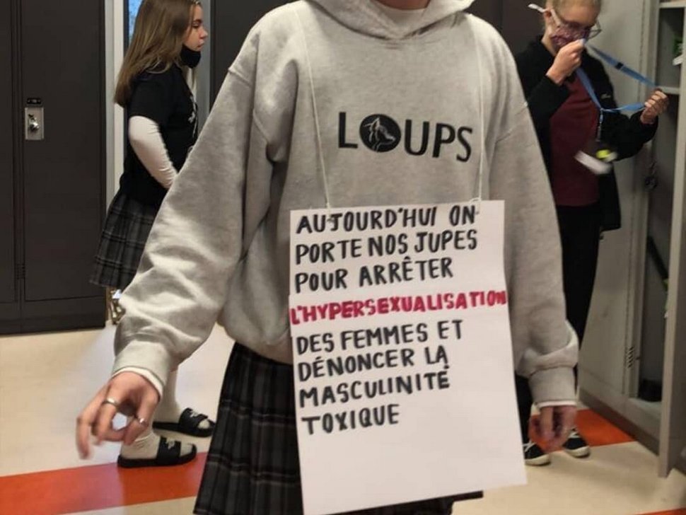 Des élèves québécois portent la jupe à l’école pour dénoncer le sexisme
