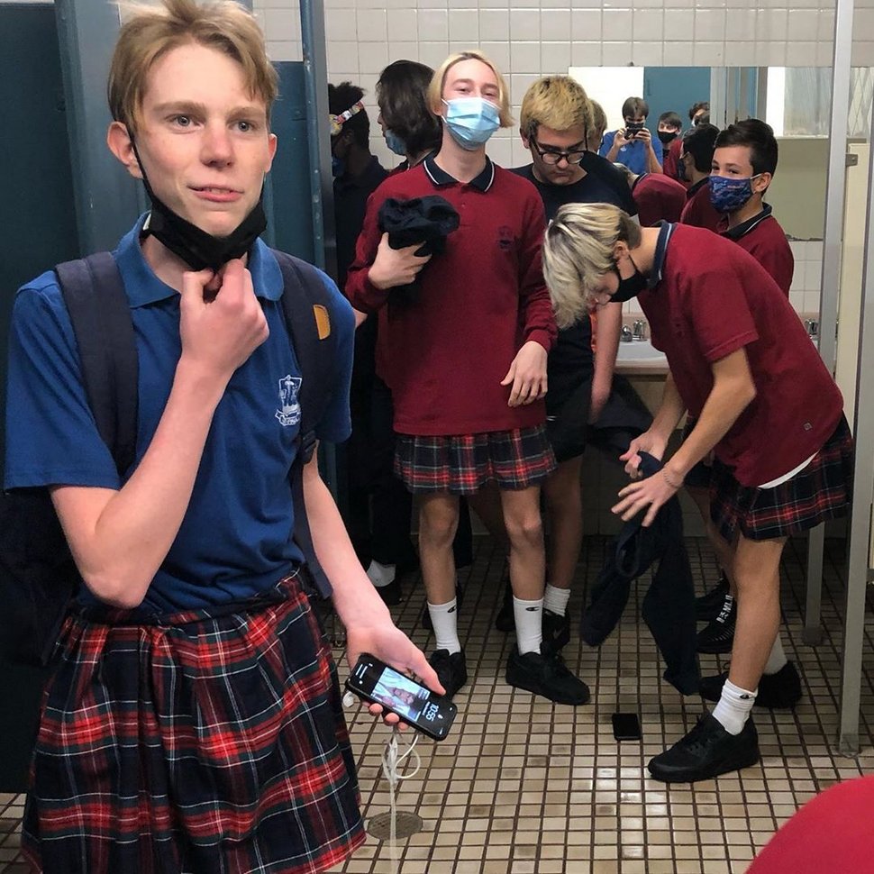 Des élèves québécois portent la jupe à l’école pour dénoncer le sexisme