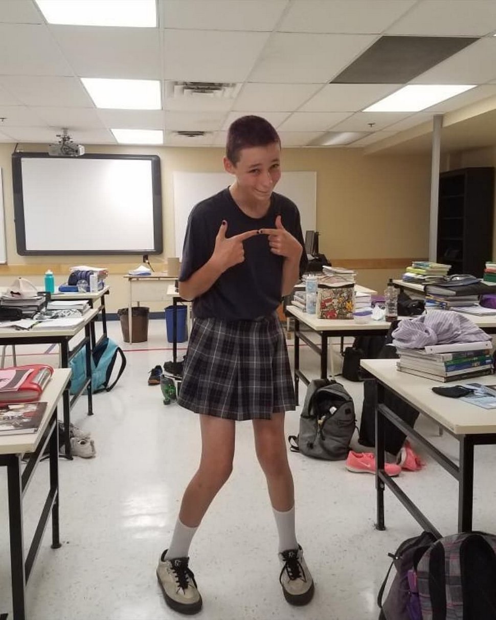 Des élèves québécois portent la jupe à l’école pour dénoncer le sexisme